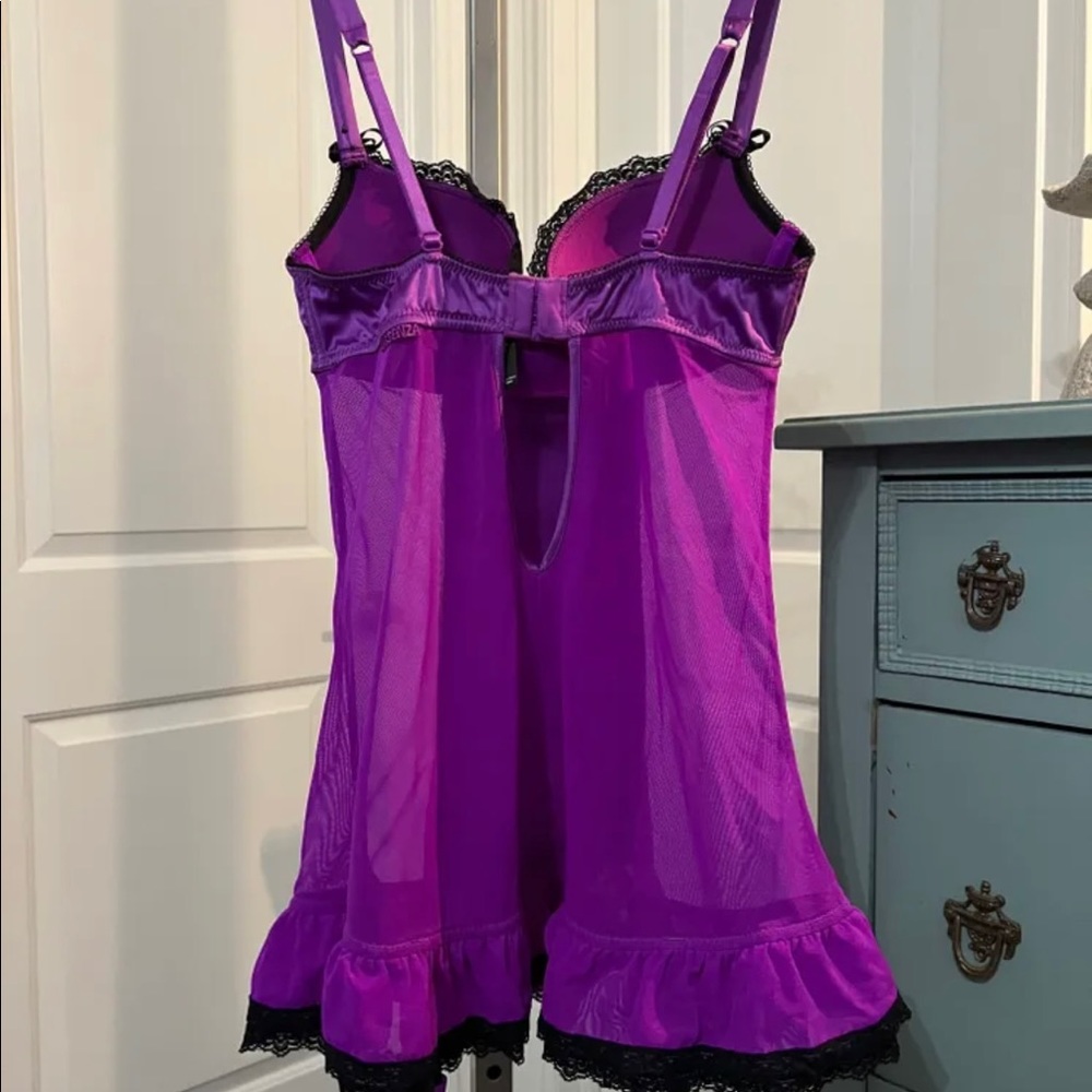 Lingerie - Picture 2 of 2